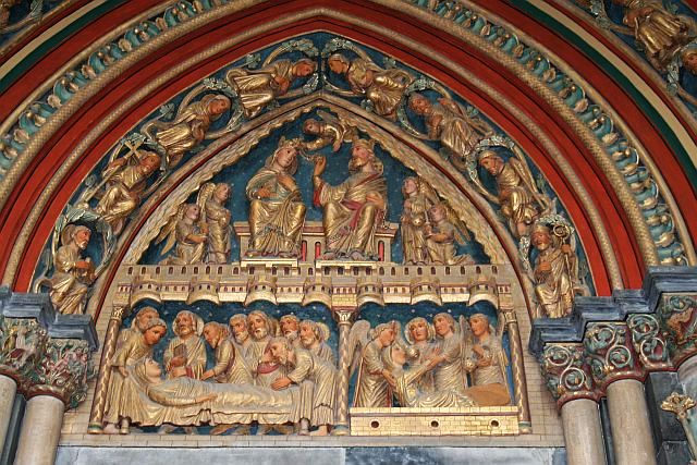 Maria-tympaan en stamboom servaas